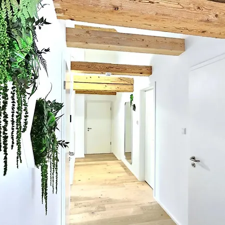 Wood World Luxury - Massage - Bergblick - Tranpolin- Parken Apartment Markdorf