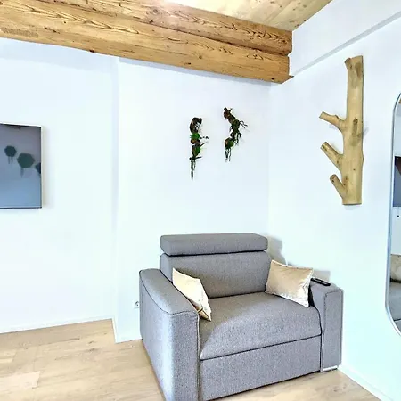 Wood World Luxury - Massage - Bergblick - Tranpolin- Parken