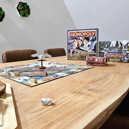 Wood World Luxury - Massage - Bergblick - Tranpolin- Parken Apartment