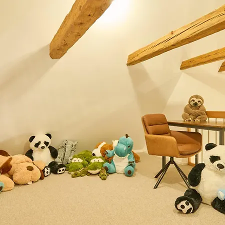 Wood World Luxury - Massage - Bergblick - Tranpolin- Parken Apartment *