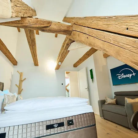Apartment Wood World Luxury - Massage - Bergblick - Tranpolin- Parken Markdorf