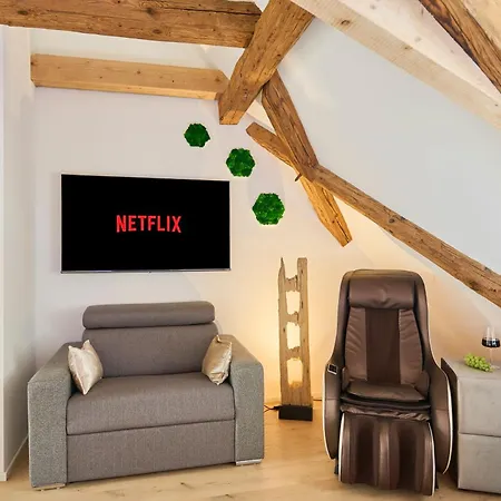 Wood World Luxury - Massage - Bergblick - Tranpolin- Parken Apartment *