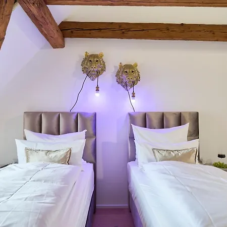 Wood World Luxury - Massage - Bergblick - Tranpolin- Parken