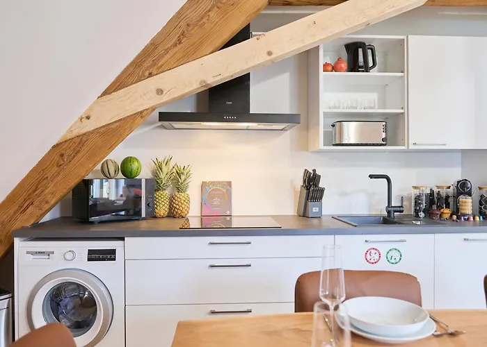 Wood World Luxury - Massage - Bergblick - Tranpolin- Parken Lägenhet *